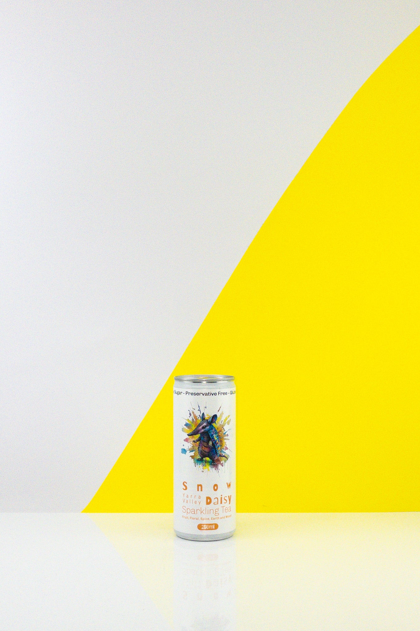 Hairy Armadillo Snow Daisy Sparking Tea Can